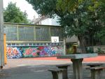 Schulhof der Glauburgschule mit Turnhalle, &copy; Stadtplanungsamt Stadt Frankfurt am Main 
