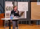 Heike Appel, Head of the Planning and Construction section in the City Parks Dept. lecturing on the planning status for the district northeast of the Anne Frank housing estate &copy Frankfurt City Planning Dept.