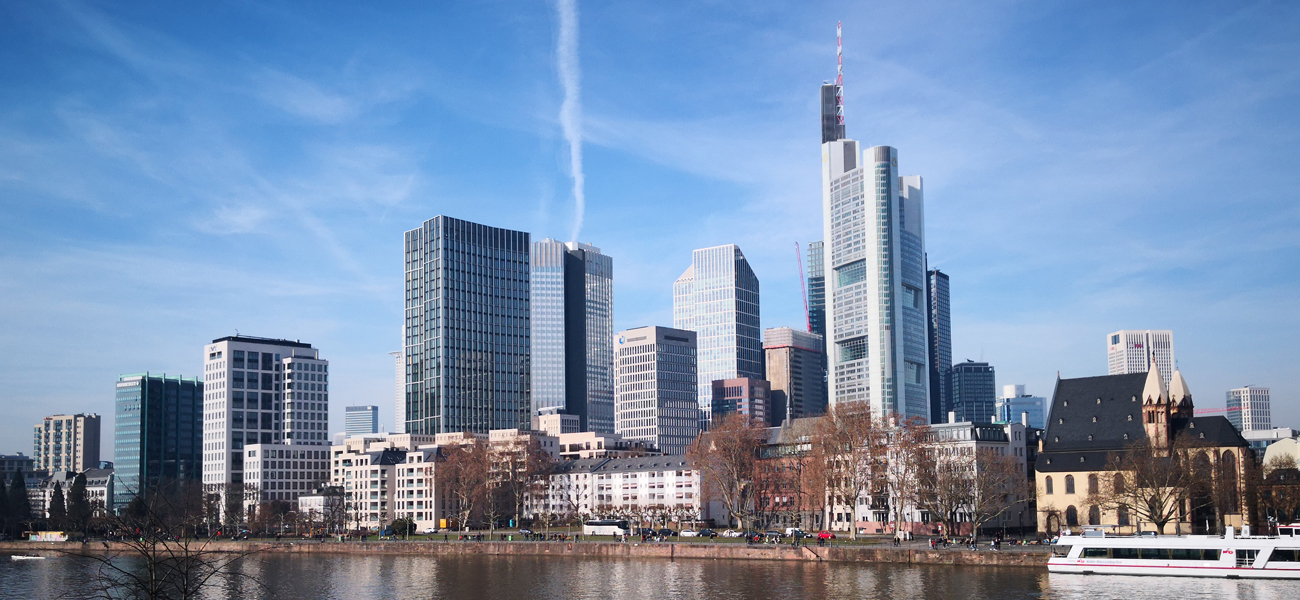 Blick vom südlichen Mainufer auf das Bankenviertel © Stadtplanungsamt Stadt Frankfurt am Main 