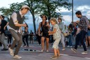 Sommer am Main 2022 : Tanzende Frankfurter am Abend © Cornelius Pfannkuch 