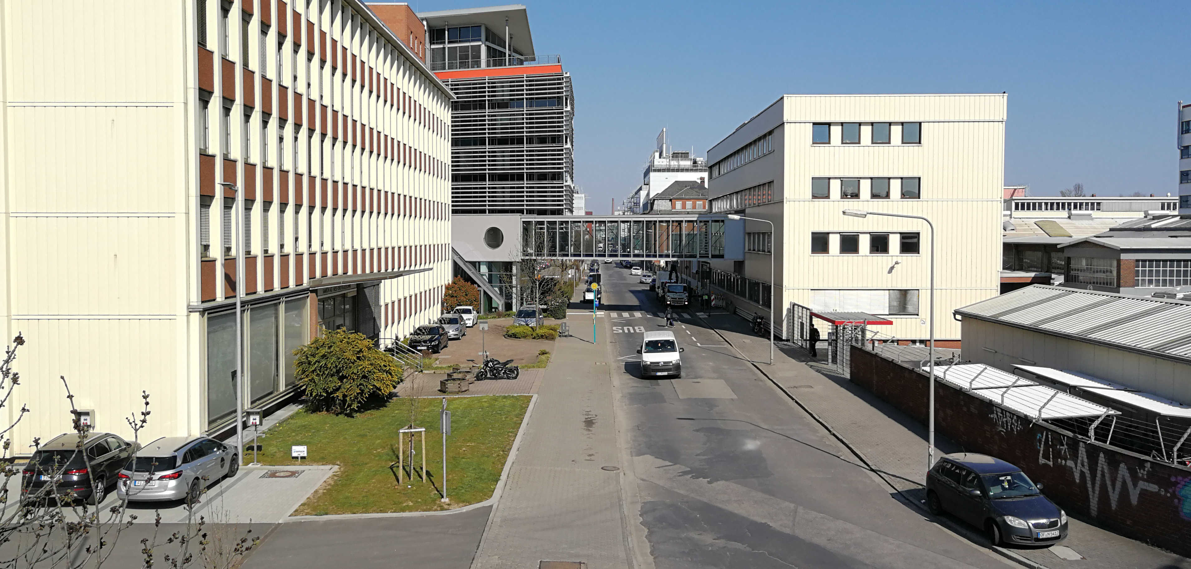 East of A661 autobahn - Hanauer Landstrasse/Peter-Behrens-Strasse