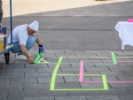 Streetart-Künstler Rushy Rush war 2022 mit seinem Tape-Art-Projekt Teil des Stadtraumexperiments Wohnzimmer Hauptwache