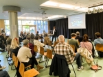 Besucher:innen bei der Vorstellung der Konzeptstudie, © Stadtplanungsamt Stadt Frankfurt am Main 
