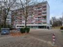 Vor der Neugestaltung: Zugang vom Ben-Gurion-Ring mit Müllcontainer und Kette,  © Stadtplanungsamt Stadt Frankfurt am Main