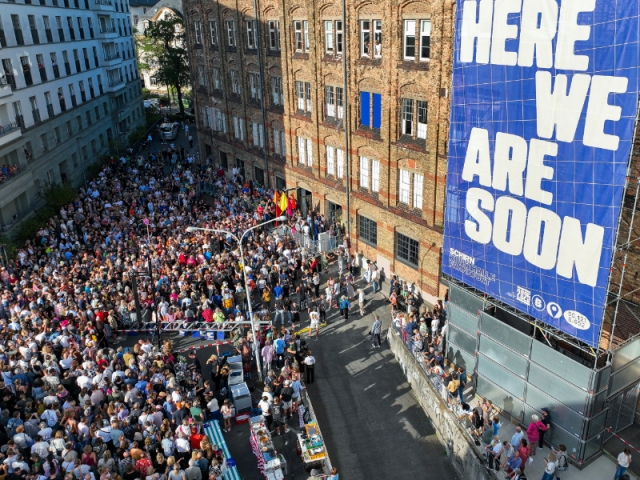 Parade mit Compagnie Sasha Waltz & Guests zur Er&ouml;ffnung &copy; Schirn Kunsthalle Frankfurt 2025, Foto: De-Da Productions